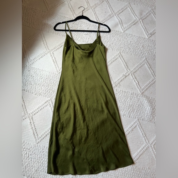 Aritzia Wilfred Only Cowlneck Slip midi Dress in Grotto Green Satin - Picture 3 of 4